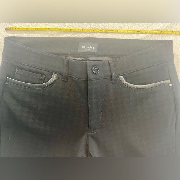 WHBM Skinny Black Ankle Pants with cute pockets and zipper at legs - Picture 2 of 13